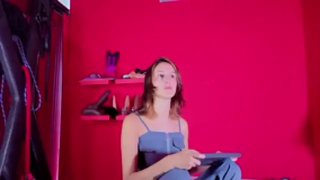 Ambar Roux  online show from October 29, 2025, 1:43 pm