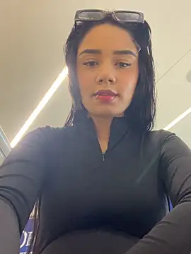 Snapshot of _Luana chatting on November 11, 2025, 5:41 pm Luana online show from November 11, 2025, 5:41 pm