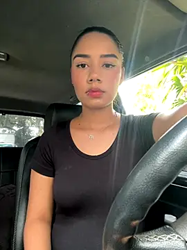 Snapshot of _Luana chatting on November 10, 2025, 5:51 pm Luana online show from November 10, 2025, 5:51 pm