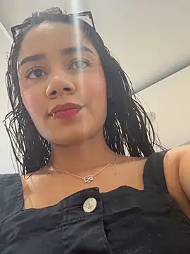 Snapshot of _Luana chatting on October 25, 2025, 7:36 pm Luana online show from October 25, 2025, 7:36 pm