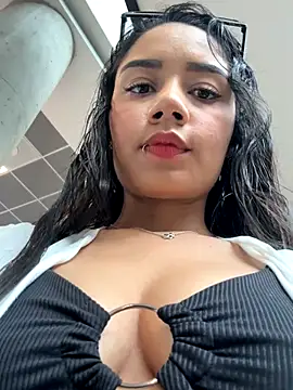 Snapshot of _Luana chatting on October 28, 2025, 7:57 pm Luana online show from October 28, 2025, 7:57 pm