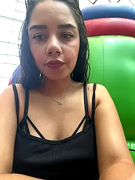 Snapshot of _Luana chatting on November 4, 2025, 7:06 pm Luana online show from November 4, 2025, 7:06 pm