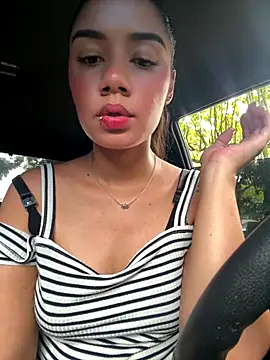 Snapshot of _Luana chatting on December 17, 2025, 6:13 pm Luana online show from December 17, 2025, 6:13 pm