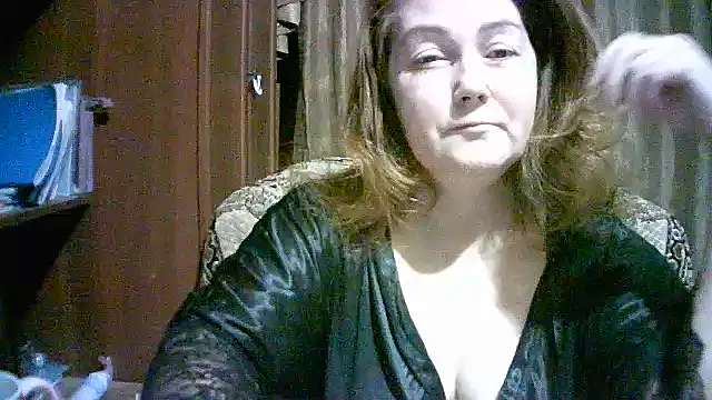 Snapshot of Madame-Butterfly chatting on October 28, 2025, 1:21 pm Madame-Butterfly online show from October 28, 2025, 1:21 pm