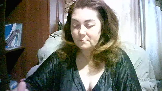 Snapshot of Madame-Butterfly chatting on November 18, 2025, 11:13 am Madame-Butterfly online show from November 18, 2025, 11:13 am