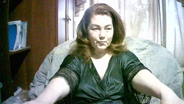 Snapshot of Madame-Butterfly chatting on November 24, 2025, 5:18 am Madame-Butterfly online show from November 24, 2025, 5:18 am