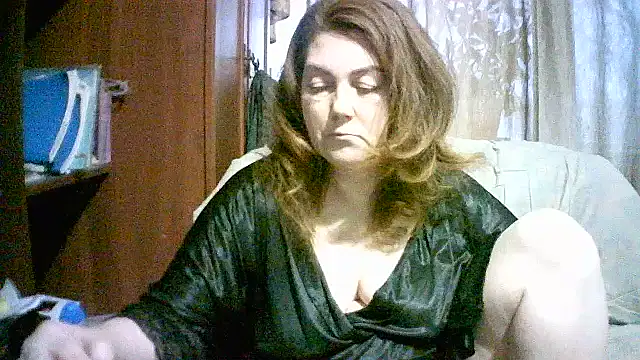 Snapshot of Madame-Butterfly chatting on November 10, 2025, 11:26 am Madame-Butterfly online show from November 10, 2025, 11:26 am