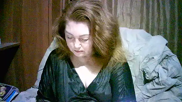 Snapshot of Madame-Butterfly chatting on December 4, 2025, 4:39 pm Madame-Butterfly online show from December 4, 2025, 4:39 pm