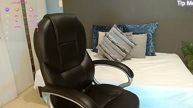 Snapshot of violeta_leon chatting on September 11, 2025, 2:44 am violeta leon online show from September 11, 2025, 2:44 am