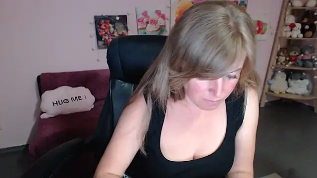 Hot Milady online show from July 10, 2026, 7:19 am