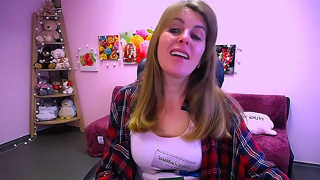 Snapshot of Hot_Milady chatting on February 3, 2026, 8:30 am Hot Milady online show from February 3, 2026, 8:30 am