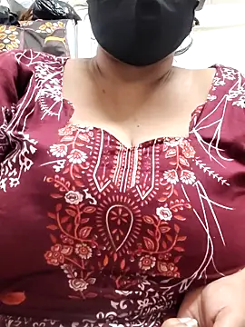 Snapshot of zeepe19 chatting on December 5, 2025, 7:01 pm zeepe19 online show from December 5, 2025, 7:01 pm