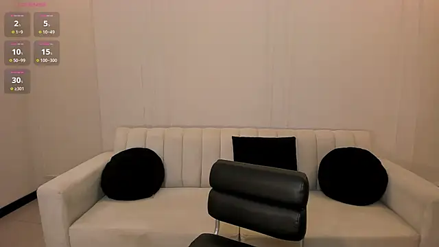 ValeriaRoldanX online show from June 17, 2026, 12:04 pm