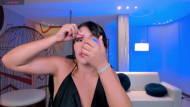 ValeriaRoldanX online show from March 3, 2026, 10:22 am