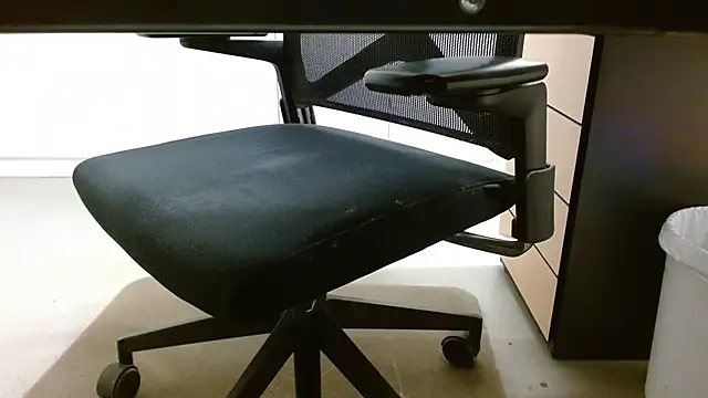 Snapshot of lovewalknaked chatting on December 3, 2025, 4:39 pm lovewalknaked online show from December 3, 2025, 4:39 pm