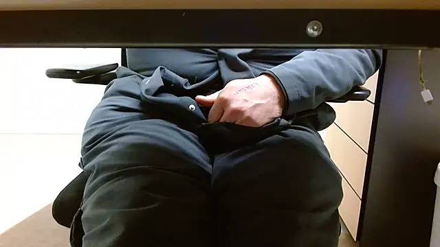 Snapshot of lovewalknaked chatting on November 20, 2025, 3:45 pm lovewalknaked online show from November 20, 2025, 3:45 pm