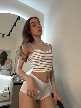 HellPeach online show from March 14, 2025, 1:35 pm