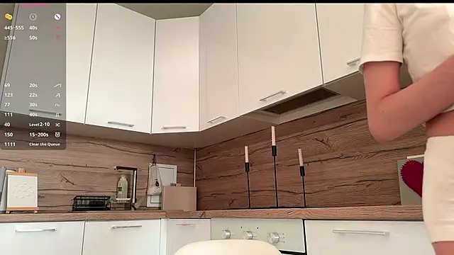 HellPeach online show from October 6, 2025, 1:45 pm