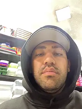 JuanZapata33 online show from February 2, 2026, 9:36 pm