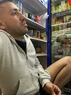 JuanZapata33 online show from February 25, 2026, 11:04 pm