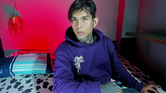 Snapshot of Travistanner_28 chatting on October 6, 2025, 2:24 am Travistanner 28 online show from October 6, 2025, 2:24 am