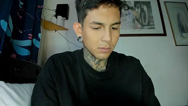 Travistanner 28 online show from April 14, 2026, 4:01 pm