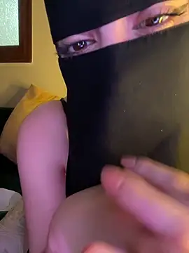 Snapshot of El-Jouri chatting on December 14, 2025, 5:40 pm El-Jouri online show from December 14, 2025, 5:40 pm