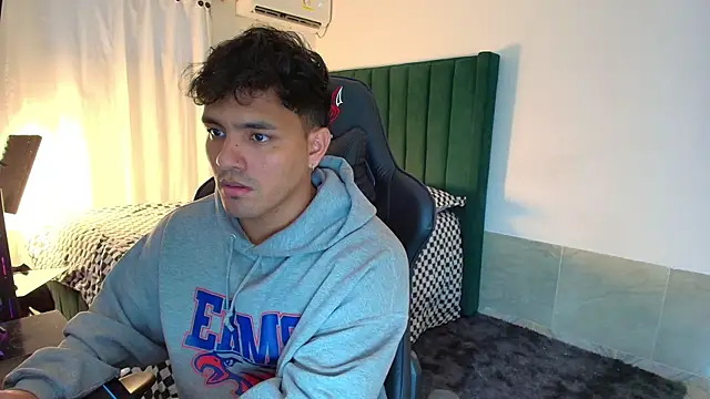 man dur07 online show from December 22, 2025, 9:04 pm