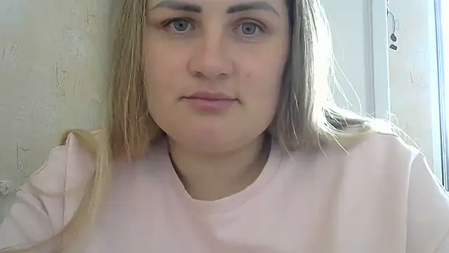 Snapshot of Honeydew-Waves chatting on June 18, 2026, 7:40 am Honeydew-Waves online show from June 18, 2026, 7:40 am