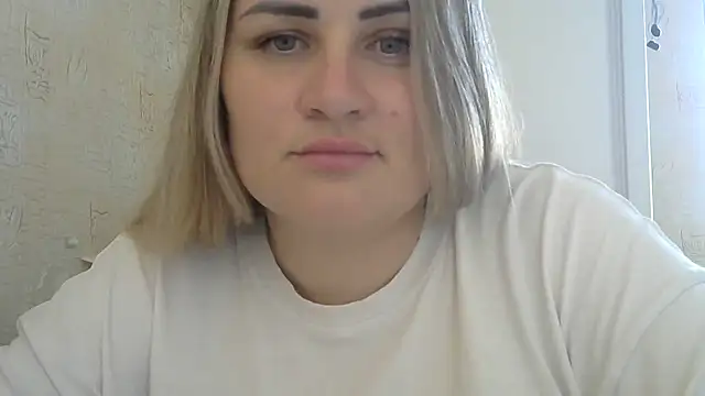 Snapshot of Honeydew-Waves chatting on August 4, 2026, 7:02 am Honeydew-Waves online show from August 4, 2026, 7:02 am
