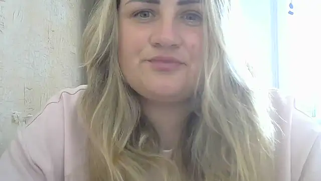 Snapshot of Honeydew-Waves chatting on June 23, 2026, 11:52 am Honeydew-Waves online show from June 23, 2026, 11:52 am