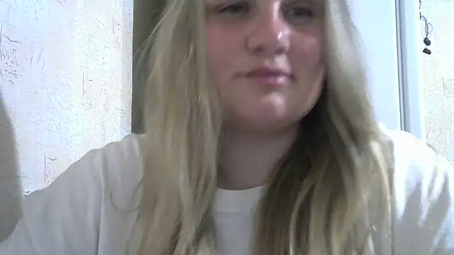 Snapshot of Honeydew-Waves chatting on June 22, 2026, 6:49 pm Honeydew-Waves online show from June 22, 2026, 6:49 pm