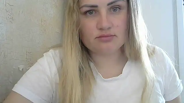 Snapshot of Honeydew-Waves chatting on May 25, 2026, 6:01 am Honeydew-Waves online show from May 25, 2026, 6:01 am