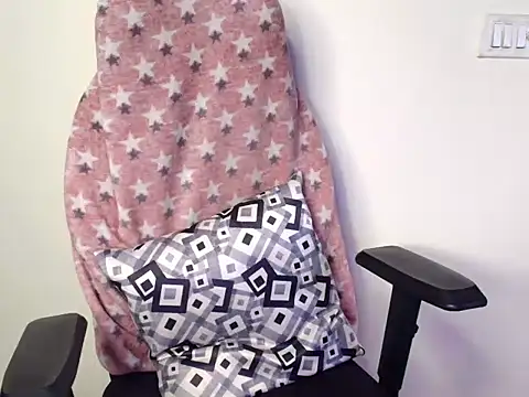 Snapshot of CUTE_princess_143 chatting on November 30, 2025, 5:14 pm CUTE princess 143 online show from November 30, 2025, 5:14 pm