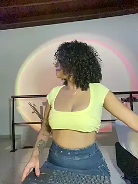 Snapshot of Arteatenea__ chatting on February 26, 2025, 5:35 am Arteatenea online show from February 26, 2025, 5:35 am