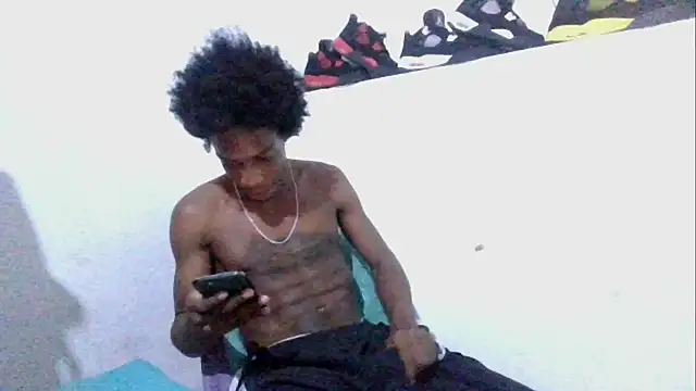 Snapshot of LarryCollin chatting on October 25, 2025, 6:41 pm LarryCollin online show from October 25, 2025, 6:41 pm
