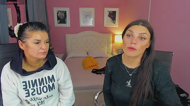 Snapshot of EricaAndPenelopa chatting on January 4, 2025, 5:16 am EricaAndPenelopa online show from January 4, 2025, 5:16 am