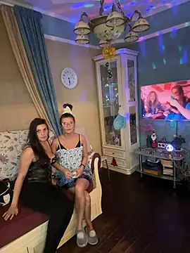 Snapshot of EricaAndPenelopa chatting on December 7, 2024, 2:36 am EricaAndPenelopa online show from December 7, 2024, 2:36 am