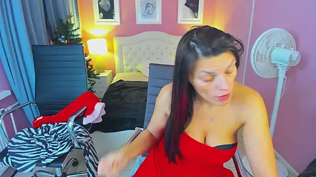 Snapshot of EricaAndPenelopa chatting on December 30, 2024, 4:53 am EricaAndPenelopa online show from December 30, 2024, 4:53 am