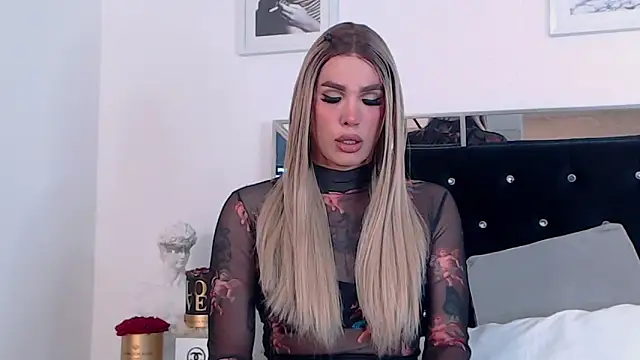 Snapshot of ZikaruRichie chatting on November 4, 2025, 1:31 am ZikaruRichie online show from November 4, 2025, 1:31 am