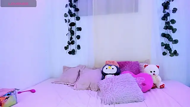 catalina and roger online show from October 11, 2025, 3:40 am