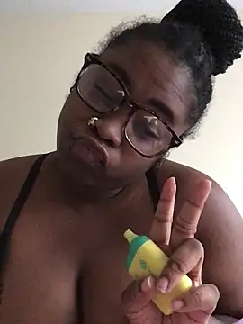 Snapshot of cocodreamxoxo chatting on December 17, 2024, 4:11 pm cocodreamxoxo online show from December 17, 2024, 4:11 pm