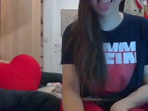 Snapshot of PearMaki chatting on December 4, 2024, 4:10 pm PearMaki online show from December 4, 2024, 4:10 pm