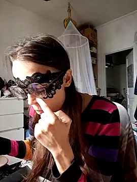 Snapshot of PearMaki chatting on September 16, 2025, 2:29 pm PearMaki online show from September 16, 2025, 2:29 pm