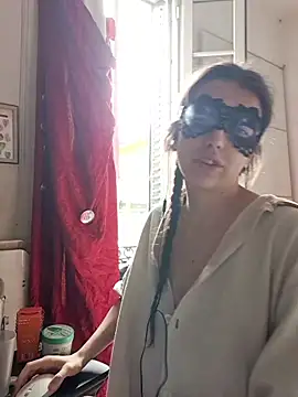 Snapshot of PearMaki chatting on October 16, 2025, 10:12 am PearMaki online show from October 16, 2025, 10:12 am