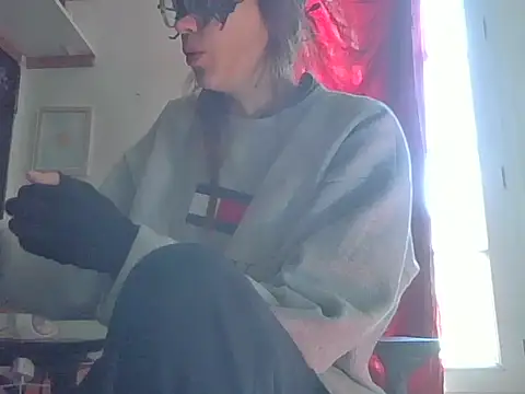 Snapshot of PearMaki chatting on February 23, 2025, 10:28 am PearMaki online show from February 23, 2025, 10:28 am