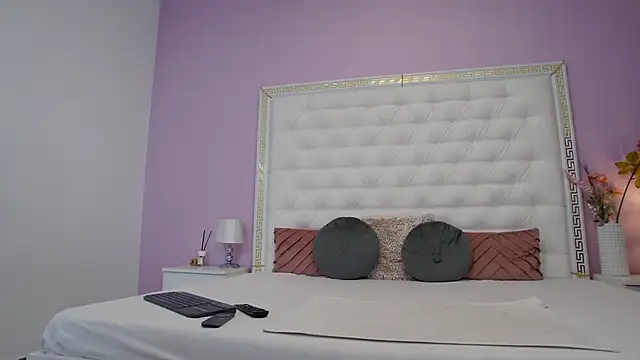 Snapshot of Lenna_Paul chatting on December 5, 2025, 4:55 am Lenna Paul online show from December 5, 2025, 4:55 am