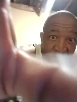 Snapshot of surger chatting on December 15, 2025, 2:17 am surger online show from December 15, 2025, 2:17 am