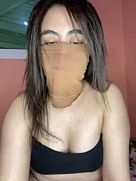 Lalou online show from April 7, 2026, 10:11 pm