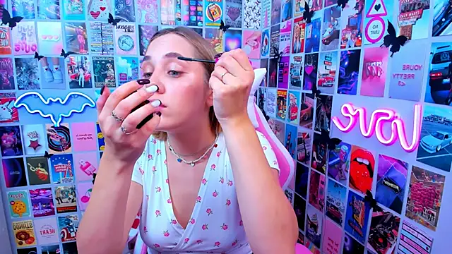 MiaMilas online show from September 30, 2025, 5:30 pm